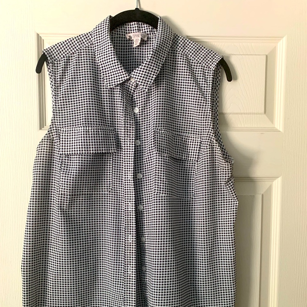 Womens sleeveless button up shirt